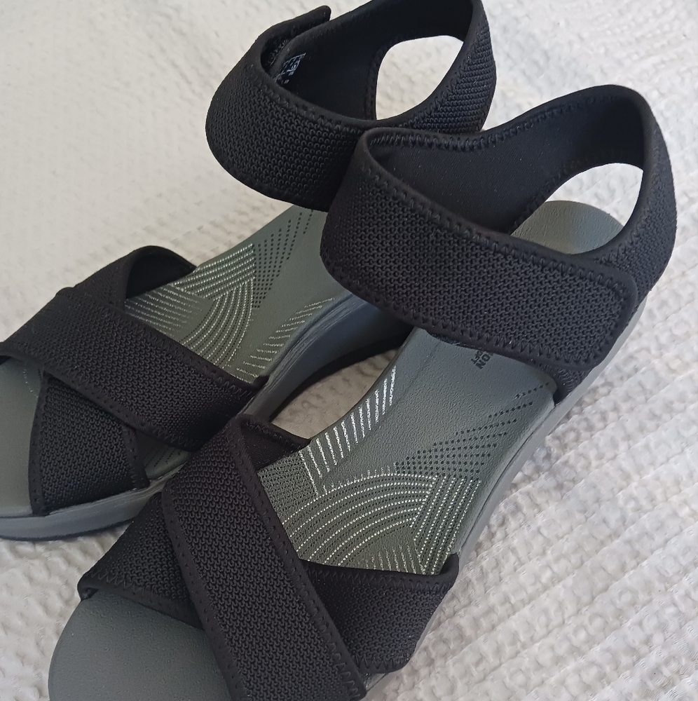 Size 7 Cloudsteepers by Clarks